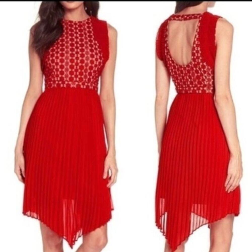 FOXIEDOX | Nealea‎ Accordion Pleated Sheath Dress Vivid Red Floral Lace | Medium